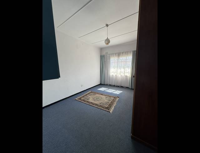 5 BEDROOM FREEHOLD FOR SALE IN HOWICK WEST